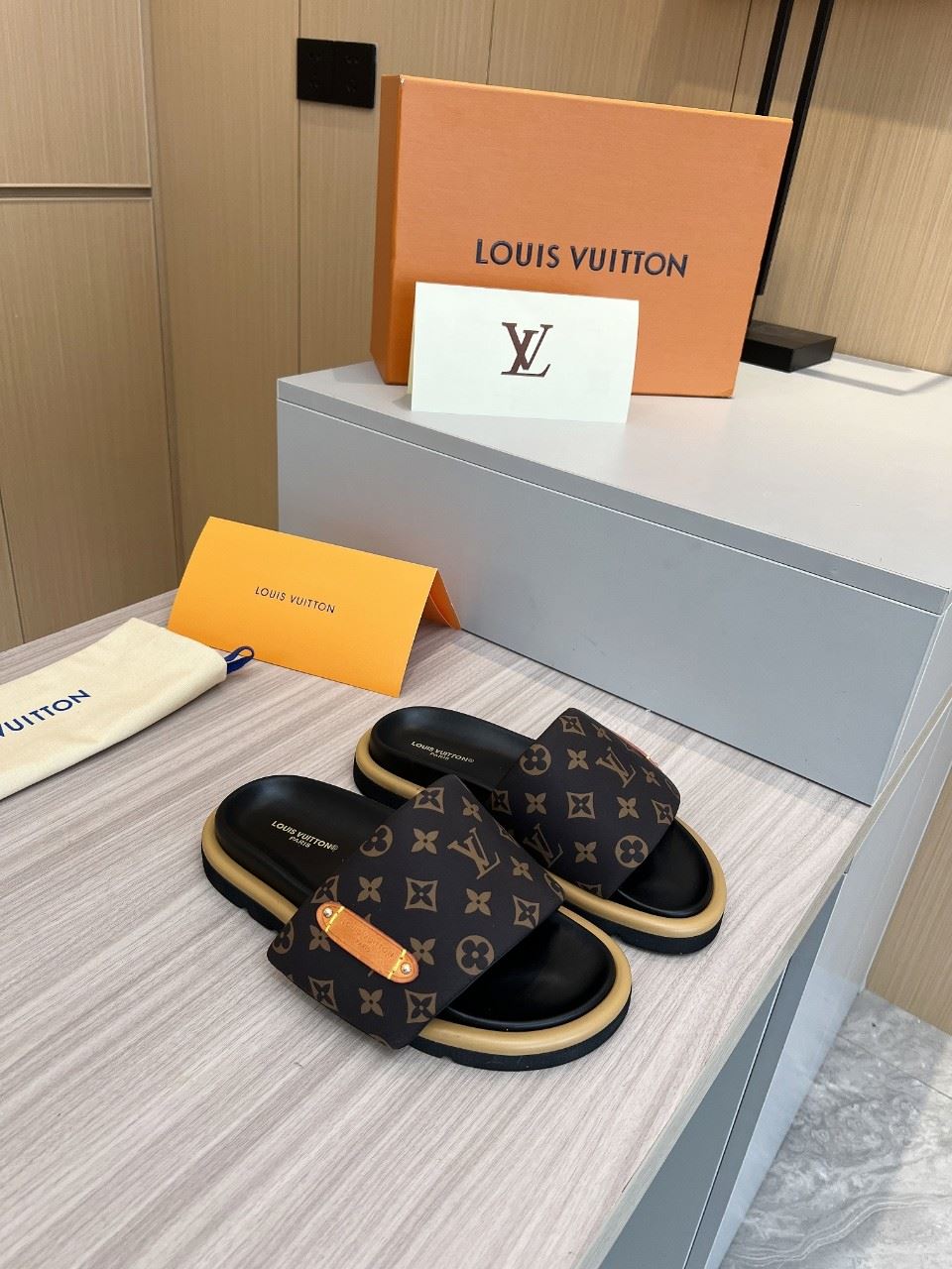 Louis Vuitton Slippers